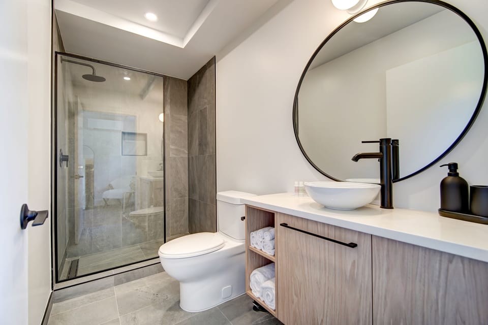 Luxury Room, 1 King Bed | Bathroom | Designer toiletries, bathrobes, towels