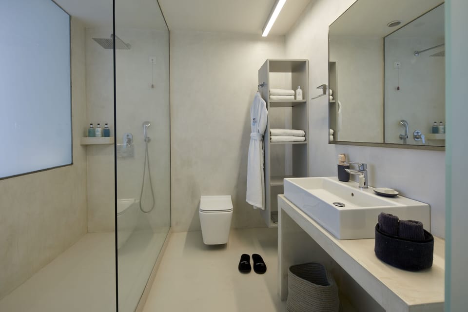 Yellow Suite with Heated Plunge Pool | Bathroom | Shower, rainfall showerhead, free toiletries, hair dryer