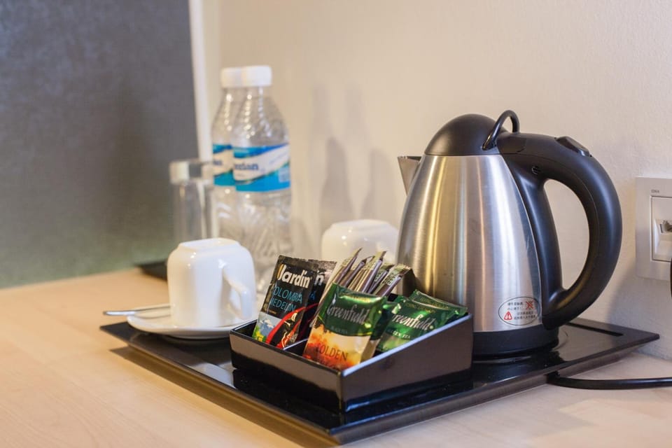Coffee/tea maker, electric kettle