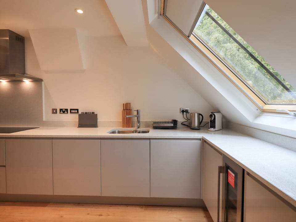 Cottage | Private kitchen | Fridge, dishwasher, electric kettle, toaster