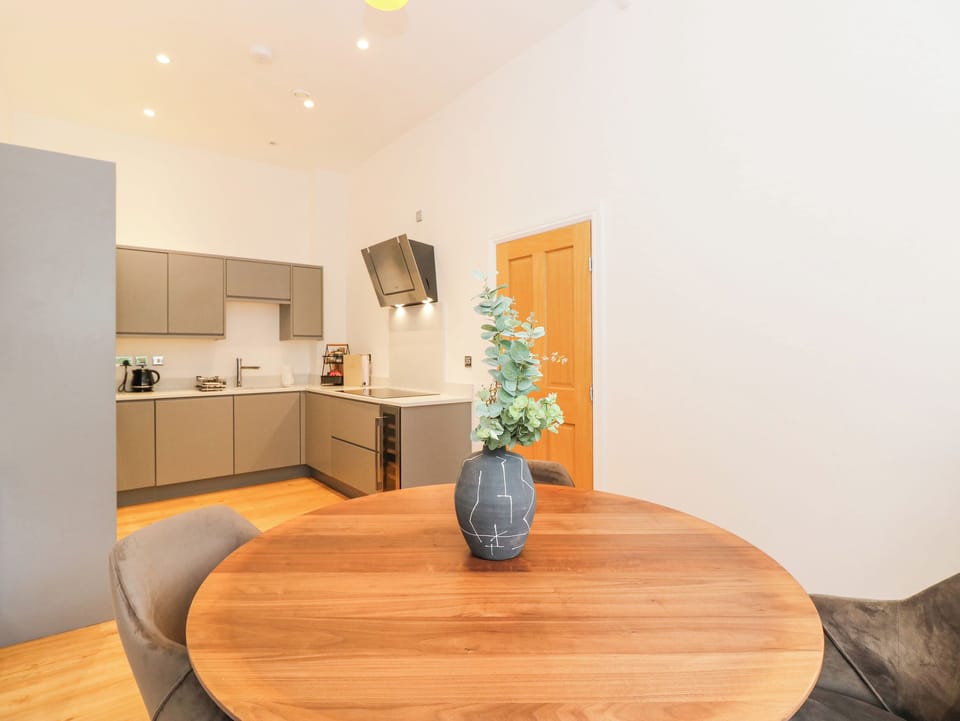 Cottage | Dining