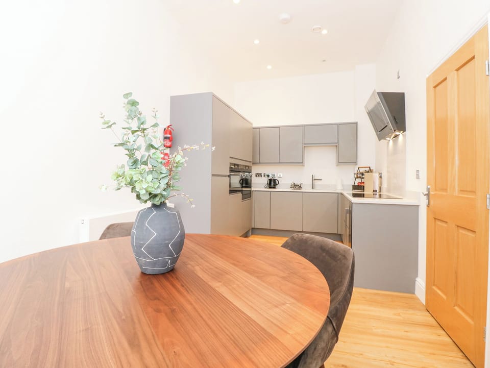 Cottage | Dining