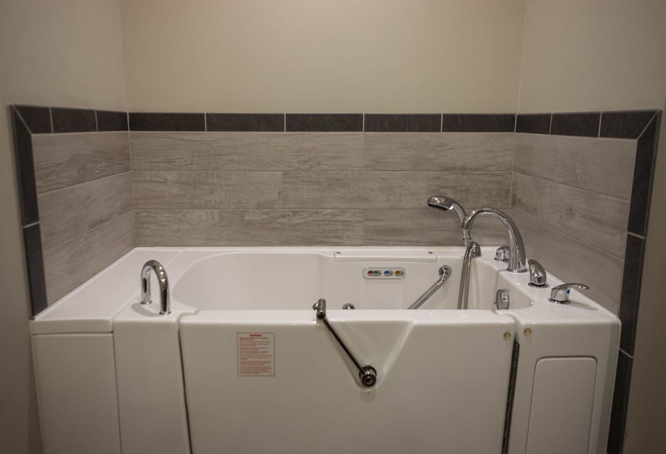 Walk-in bathtub with hydro massage system