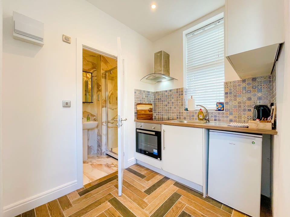 Deluxe King Studio | Private kitchen | Fridge, shared microwave, oven, stovetop