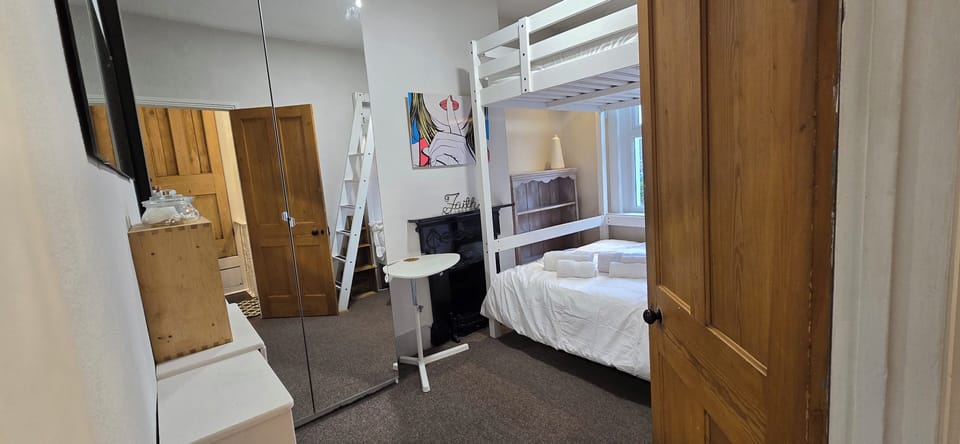 Garden Bedroom with Sturdy Custom Double-Up-Double-Down Bunkbed