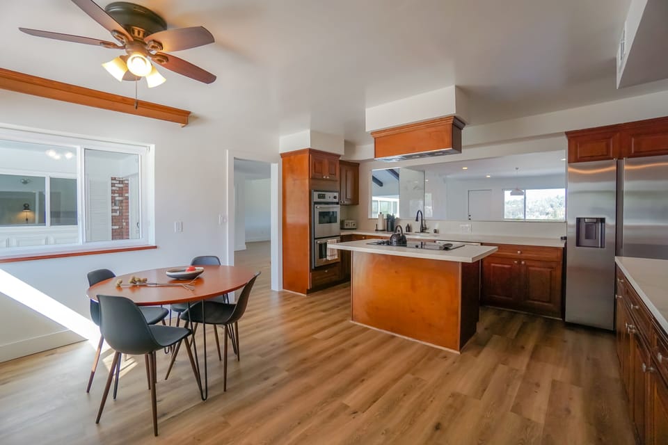 Kitchen: Modern, stainless steel, flat electric cooktop