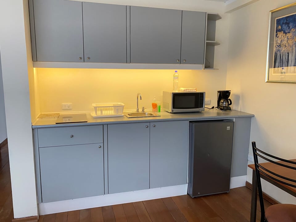 Comfort Studio Suite, City View | Private kitchen | Coffee/tea maker, electric kettle