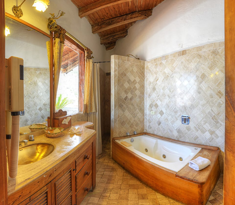 Superior Suite | Bathroom | Eco-friendly toiletries, hair dryer (on request), towels, soap