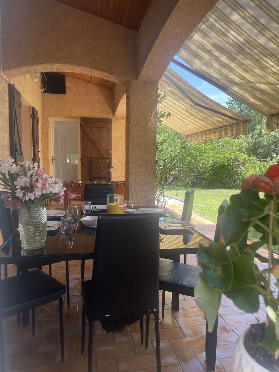 Outdoor dining