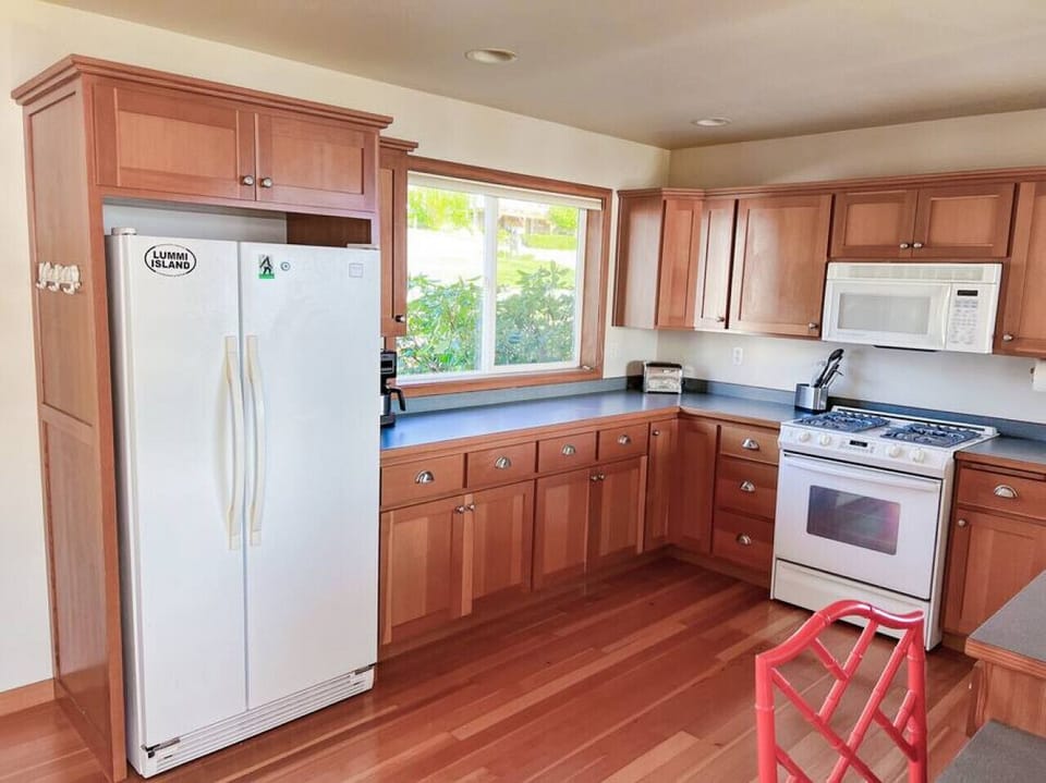 Large and light kitchen