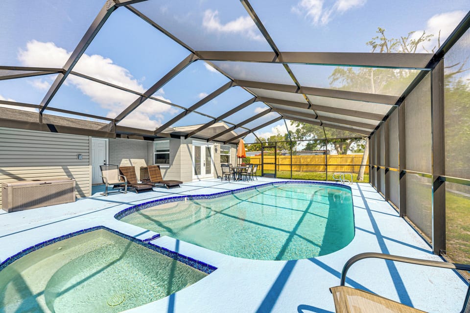 Private Lanai | Charcoal Grill