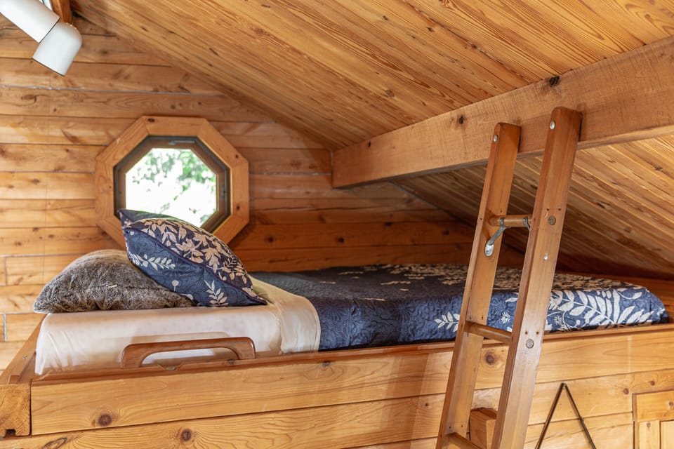 Queen bed