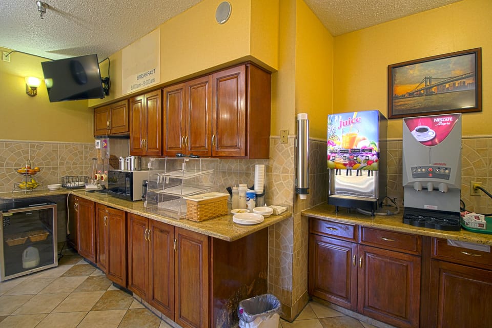 Free daily continental breakfast