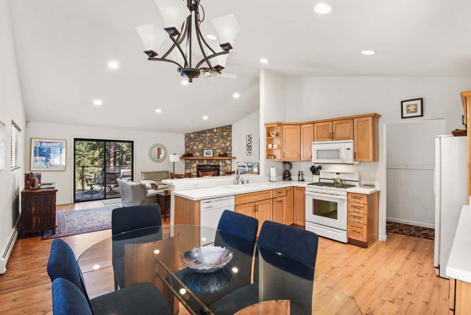 House, Multiple Beds, Patio, Mountain View (Tranquil Tumbleweed) | Interior