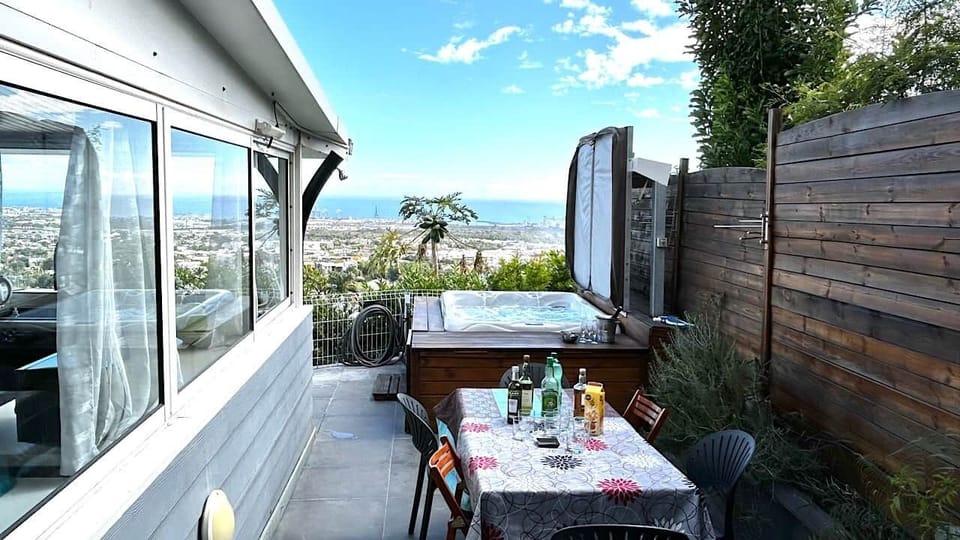 OUTDOOR TERRACE FOR AN APERITIF NEXT TO THE SPA