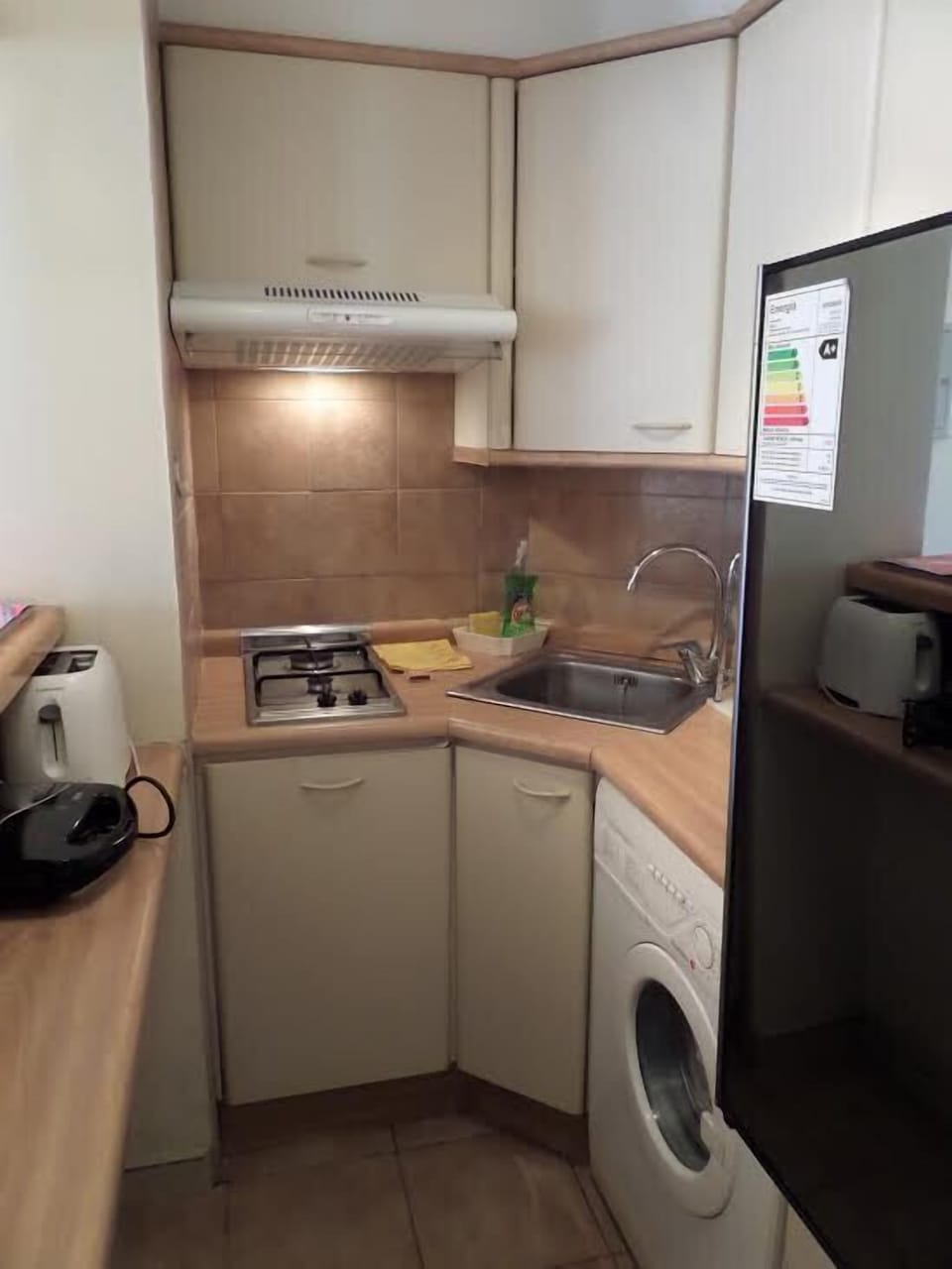 Apartment, 1 Bedroom | Private kitchen | Full-size fridge, microwave, cookware/dishes/utensils