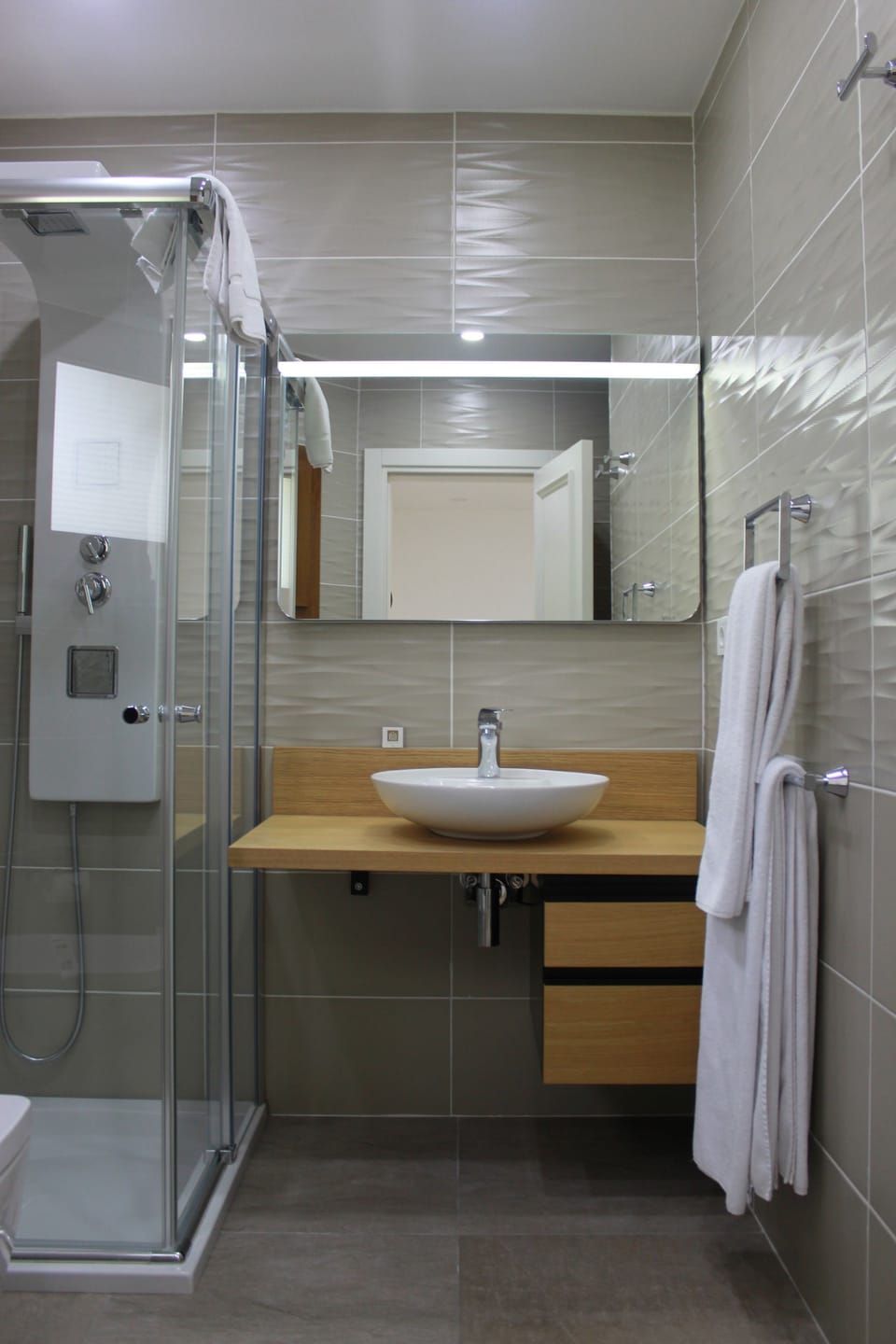 Standard Club Bungalow | Bathroom | Shower, free toiletries, hair dryer, bathrobes