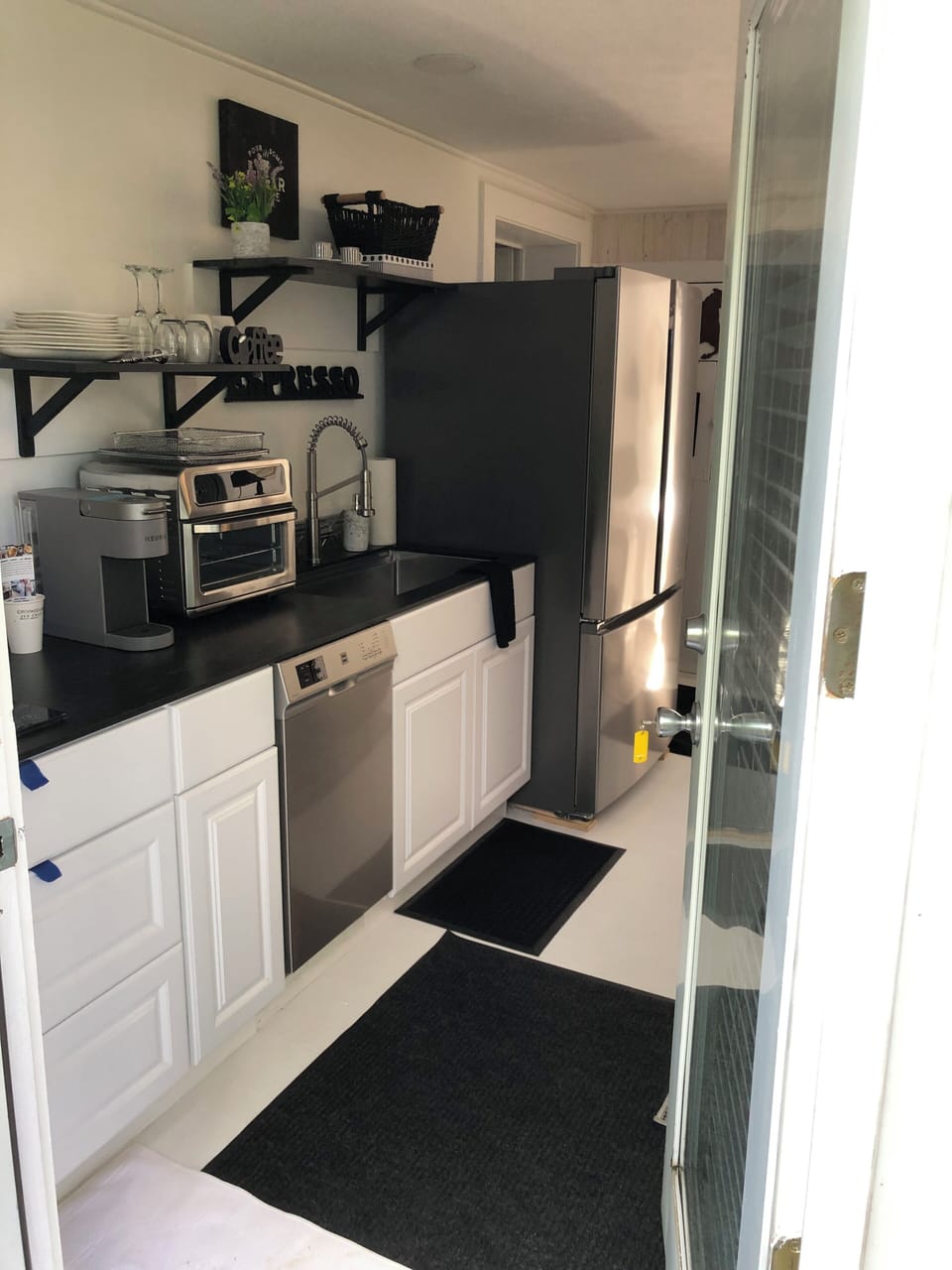 Standard Room (Coachman's Quarters) | Private kitchen | Shared fridge, microwave, electric kettle