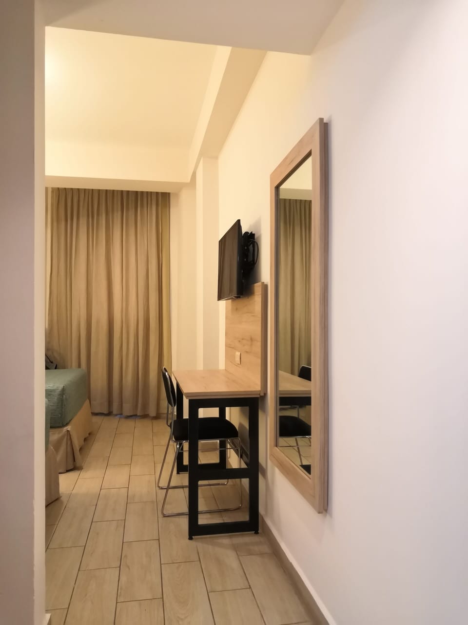 Standard Room, 2 Double Beds, Non Smoking | In-room safe, laptop workspace, WiFi (free), bed sheets