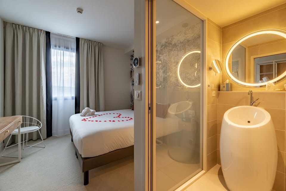 In-room safe, laptop workspace, soundproofing, free cribs/infant beds