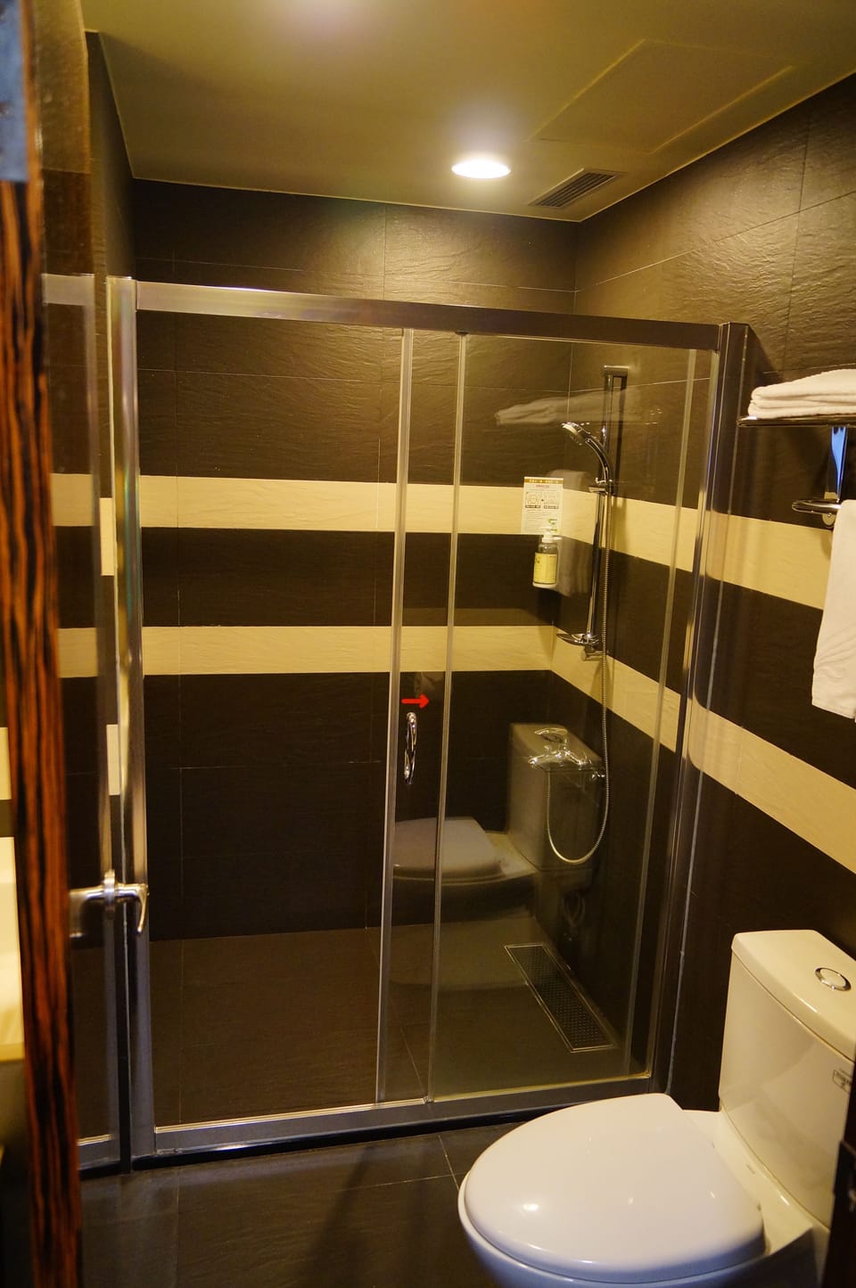 Deluxe Family View Room | Bathroom | Hair dryer, towels