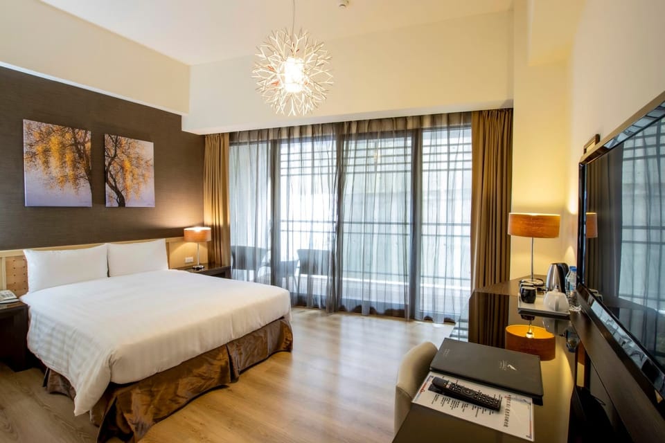 Deluxe Family View Room | In-room safe, desk, blackout drapes, free cribs/infant beds
