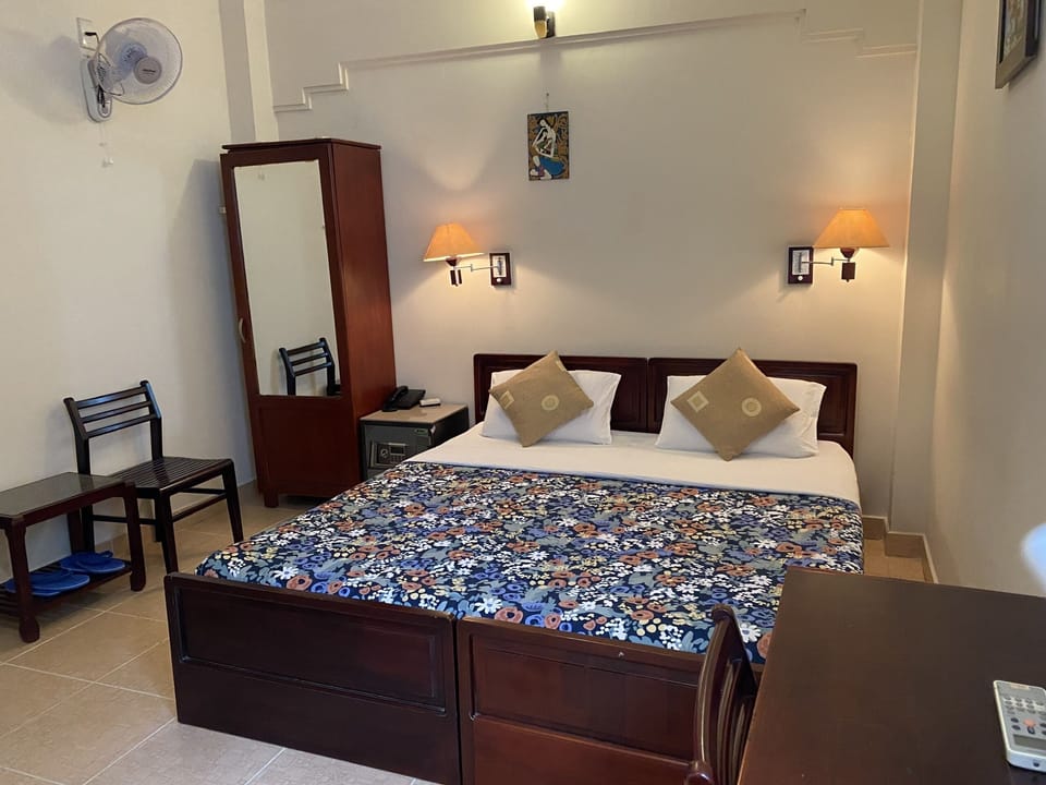 Second Class Double/Twin | Minibar, in-room safe, individually decorated, individually furnished