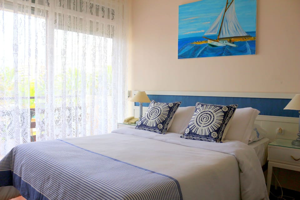 Doble | Cribs (free), WiFi (free), bed sheets