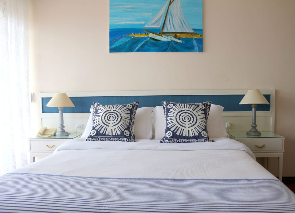 Doble | Cribs (free), WiFi (free), bed sheets
