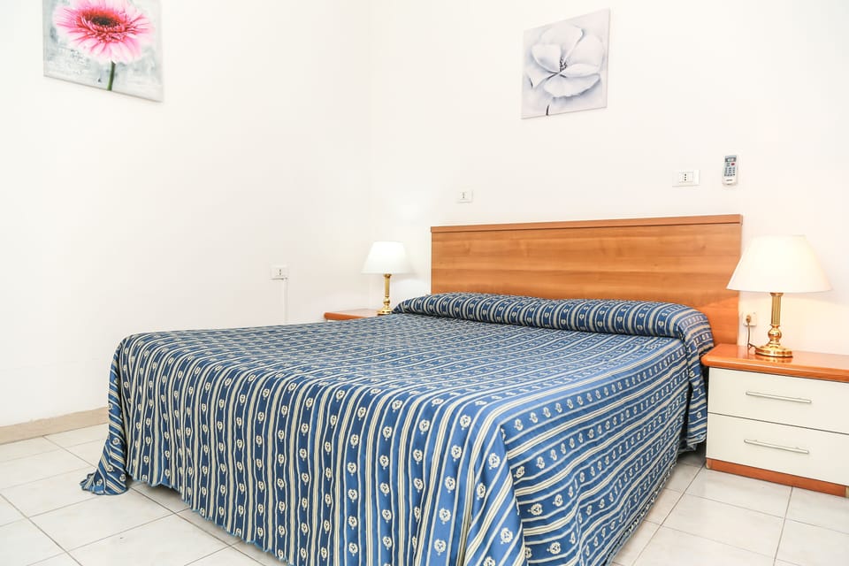 In-room safe, desk, free WiFi, bed sheets