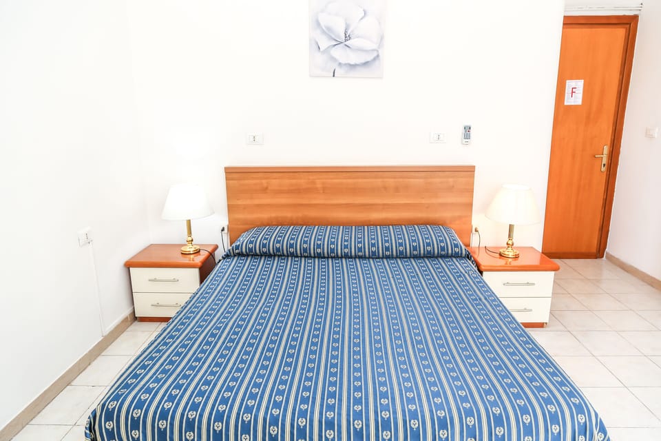 Standard Single Room | In-room safe, desk, free WiFi, bed sheets