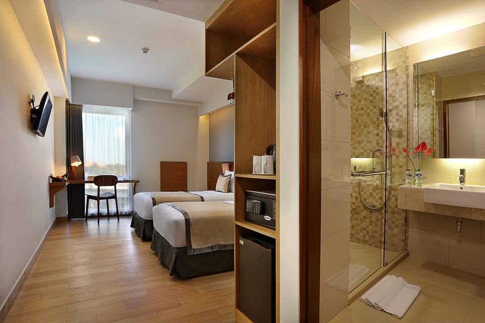 1 bedroom, premium bedding, in-room safe, desk
