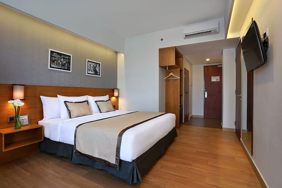 1 bedroom, premium bedding, in-room safe, desk