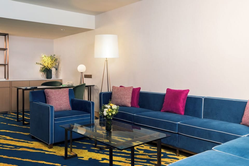 Suite, 1 Bedroom (Middle Floor) | Living area | 42-inch LCD TV with satellite channels, pay movies