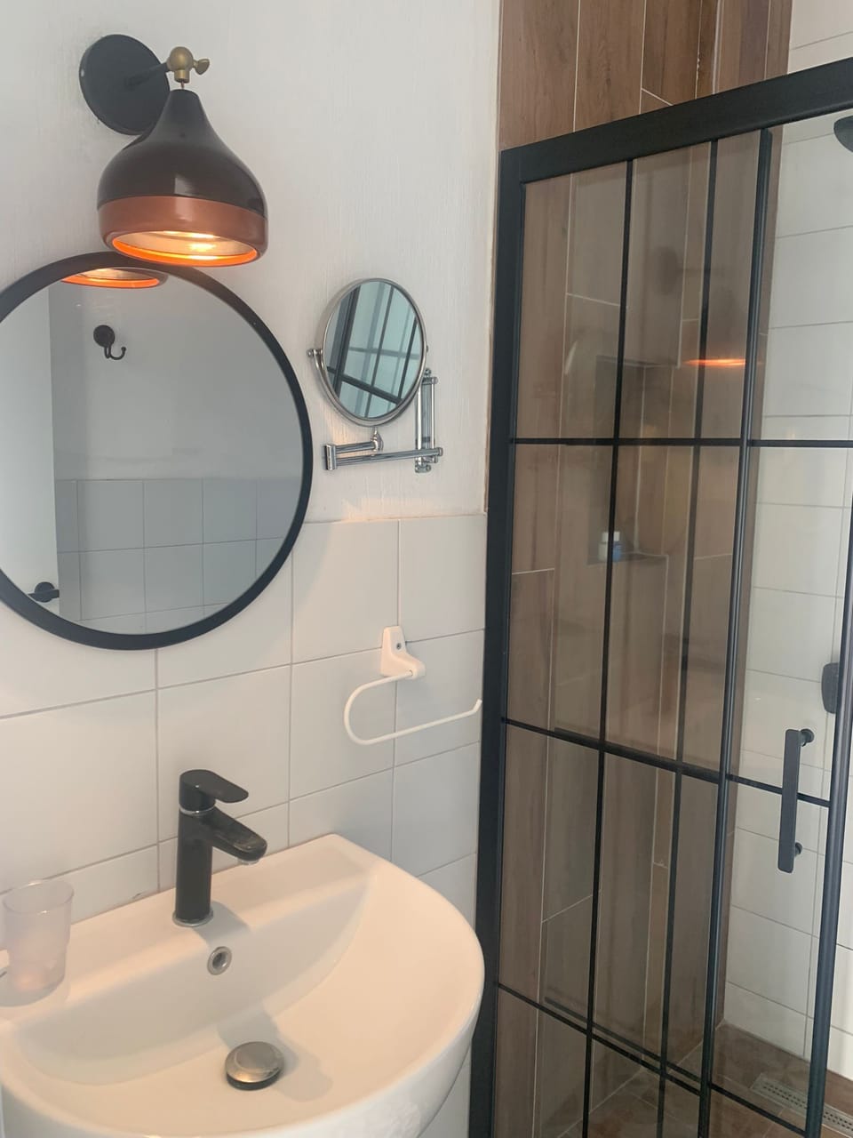 Comfort Double Room | Bathroom | Shower, rainfall showerhead, hair dryer, slippers