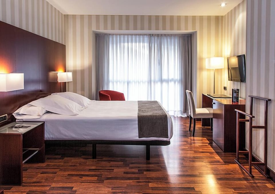 Superior Double Room, Balcony | Minibar, in-room safe, desk, laptop workspace
