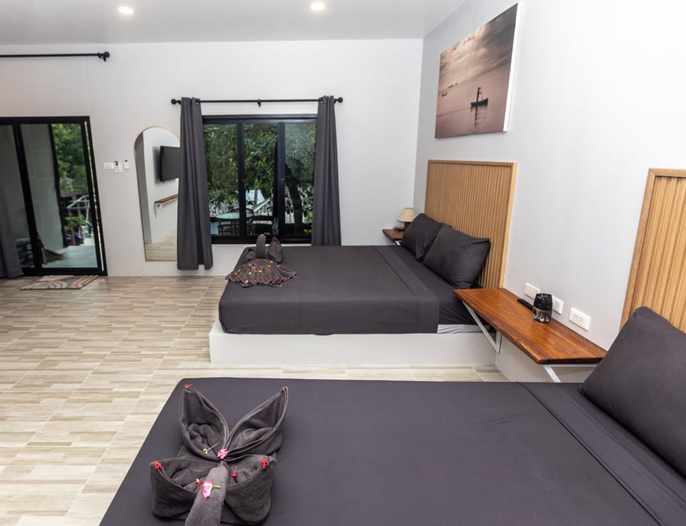 Luxury Quadruple Room | In-room safe, free WiFi, bed sheets
