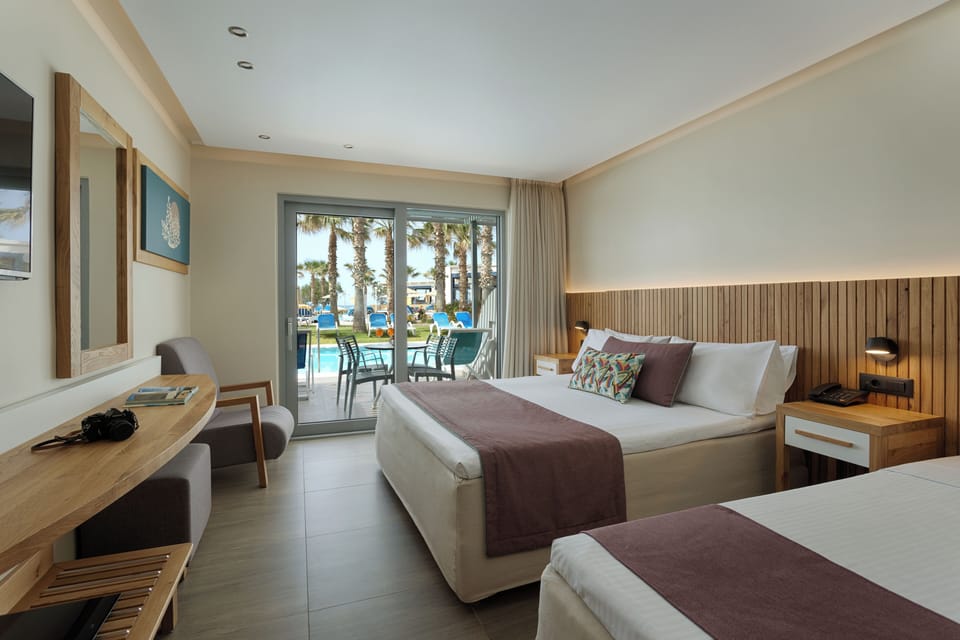 Suite, Pool Access, Sea View | In-room safe, soundproofing, free cribs/infant beds, free WiFi