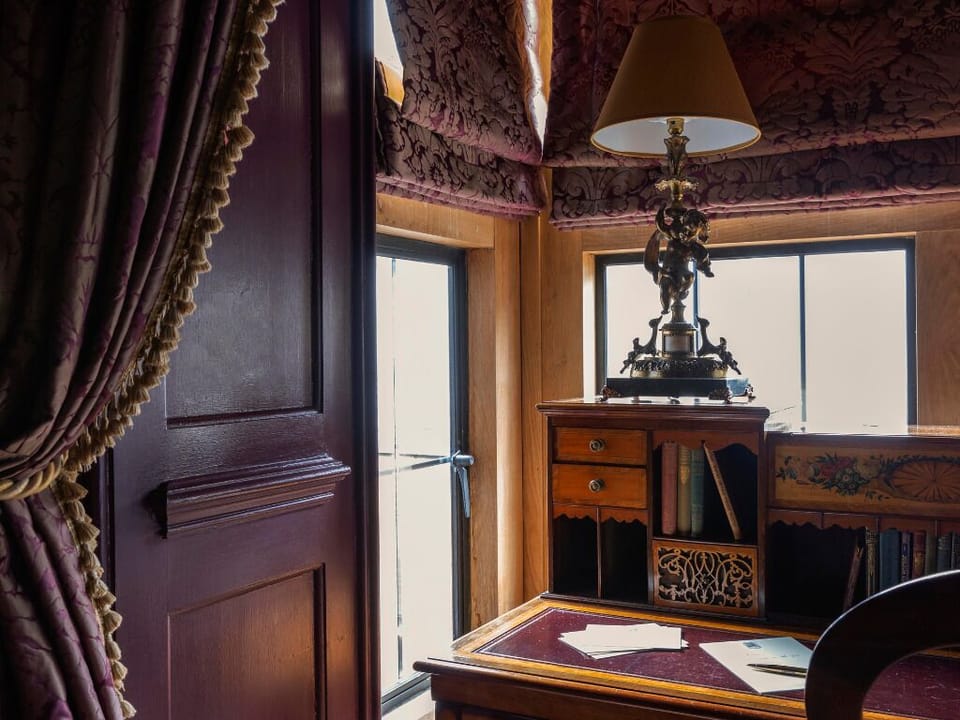 Junior Suite, 1 King Bed | Room amenity