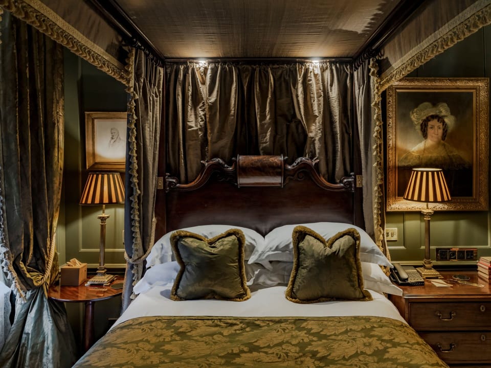 Superior Room, 1 Double Bed | Premium bedding, minibar, in-room safe, individually decorated