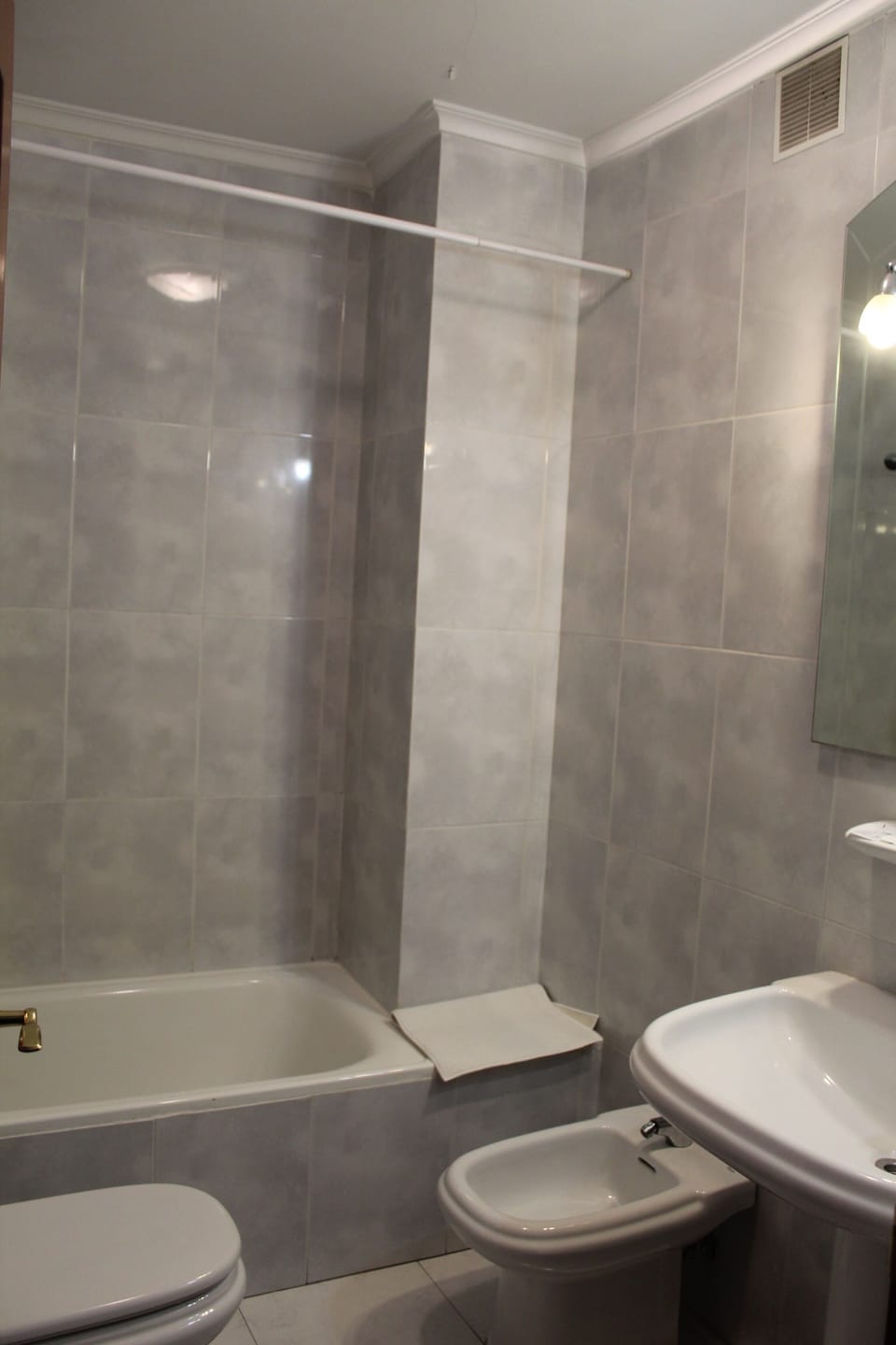 Apartment | Bathroom | Free toiletries