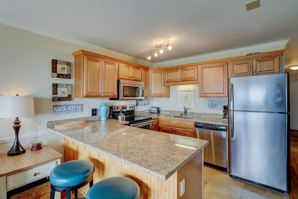 Kitchen and Breakfast Bar