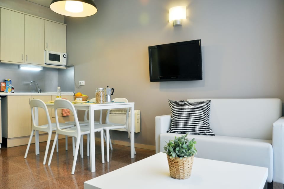 Family Studio, 2 Bedrooms, Kitchenette | Living room