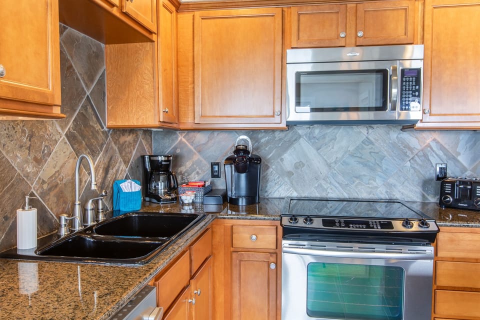 Coffee bar-Keurig coffee machine/ filter coffee