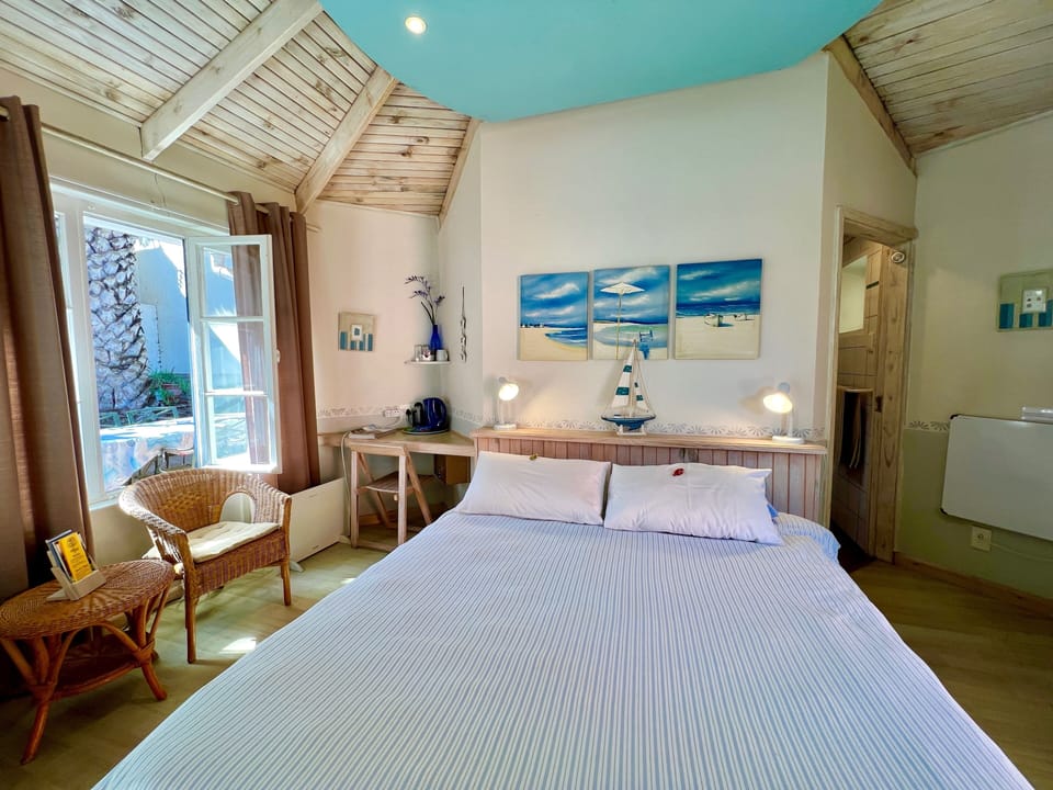 Standard Double Room | In-room safe, laptop workspace, WiFi (free), individually decorated