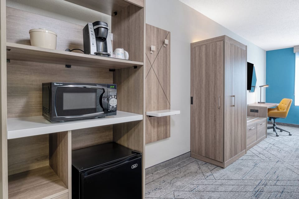 Pillowtop beds, in-room safe, desk, laptop workspace