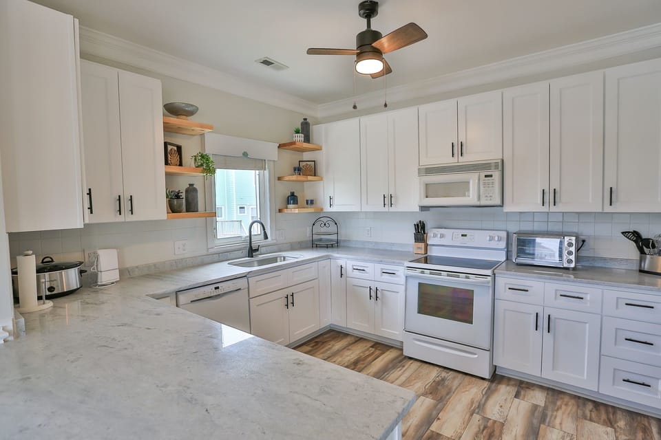 Prepare your favorite meals in the spacious, fully equipped kitchen.