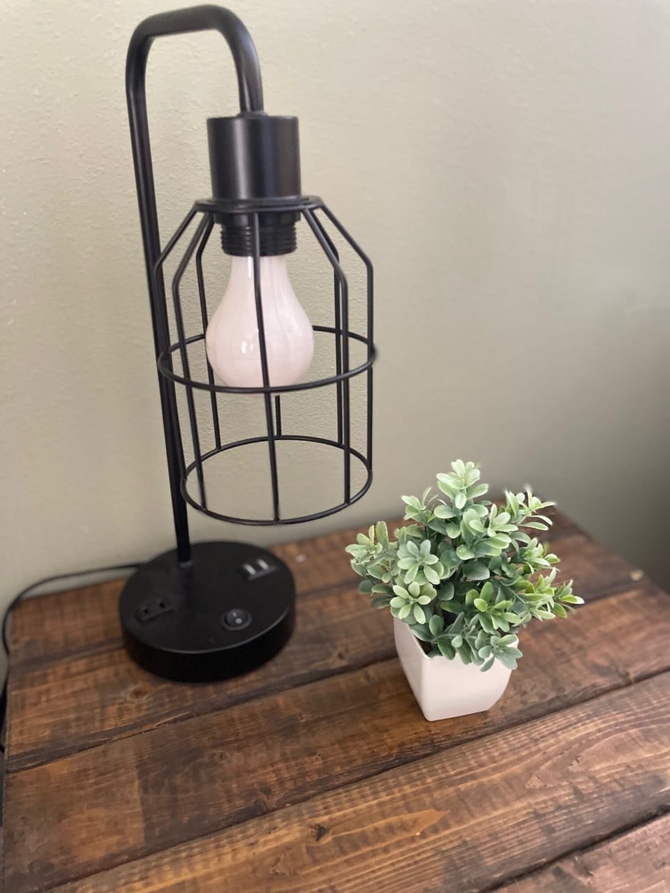 lights with charging ports at bedside