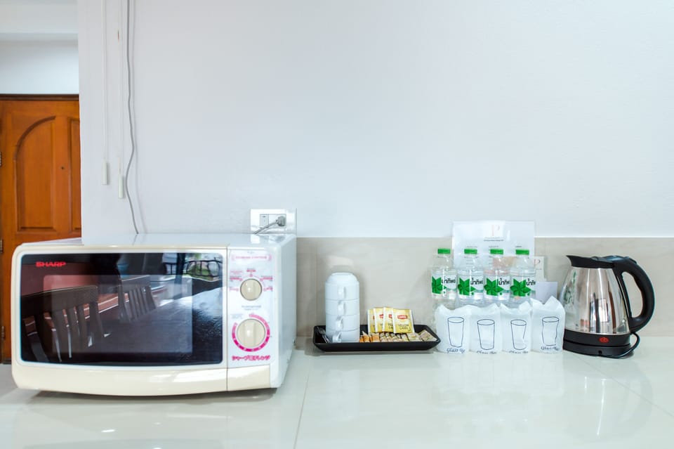 2 Bedrooms Apartment | Minibar, in-room safe, desk, blackout drapes