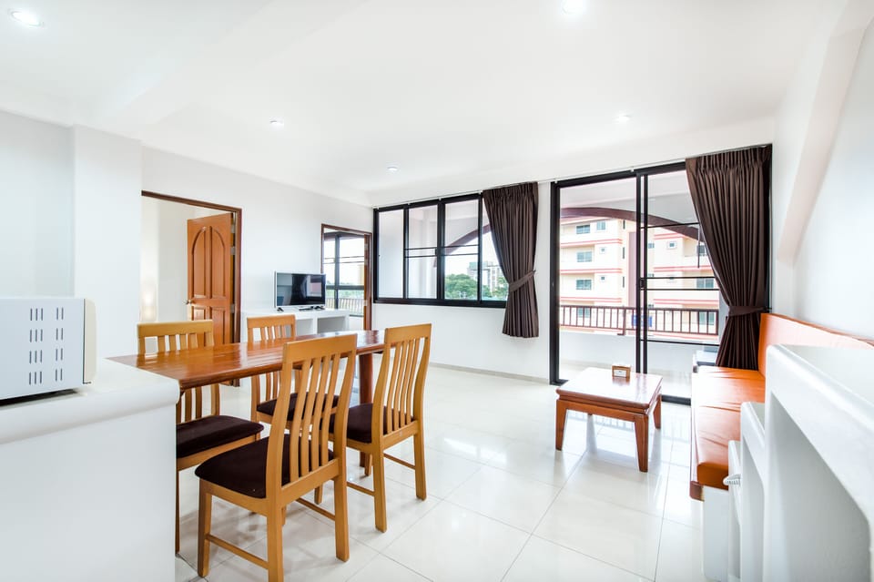 2 Bedrooms Apartment | Minibar, in-room safe, desk, blackout drapes